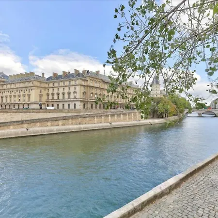 Apartment Charming Apt At Notre Dame De Paris